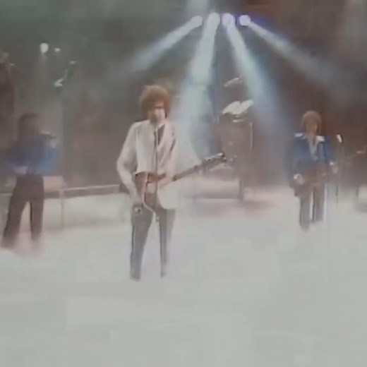 The Tune Vault on Instagram: "Electric Light Orchestra - Last Train to London (1979) This is easily one of my favourite ELO songs. That bassline alone puts it in a different category, smooth, rolling, and impossible not to move to. Then the chorus hits and just lifts the whole thing even higher. It’s one of those songs where everything clicks exactly the way it should. There’s honestly nothing like getting off a plane, stepping into a new country, and having this song blasting through your headp