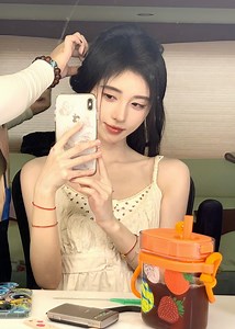 【15|07|2023】 ⤷เสี่ยวจวี เวย์ปั๋ว อัปเดต❣︎ แคปซั่น: 杀青咯 做回现代人咯 # 花间令 : ปิดกล้องแล้ว กลับมาเป็นคนในยุคปัจจุบัน ♥︎♥︎♥︎♥︎♥︎♥︎♥︎♥︎♥︎♥︎♥︎♥︎♥︎♥︎♥︎♥︎♥︎♥︎♥︎♥︎♥︎♥︎♥︎ 《5(LiVE)Pic》Credit: Weibo 鞠婧祎【15|07|2023】 🔗 https://weibo.com/3669102477/4923784547536460 #จวีจิ้งอี #鞠婧祎 #เสี่ยวจวี #เสี่ยวจู #คิคุจัง #鞠婧禕 #JuJingYi #Kikuchanj #BeautyofResilience #ตำนานเลือดฟินิกซ์ #花戎 #ฮวาหรง #魏枝 #เว่ยจือ #仙剑奇侠传四 #ChinesePaladin4 #เซียนกระบี่พิชิตมารภาค4 #韩菱纱 #หานหลิงซา #HanLingSha #花间令 #ฮวาเจียนลิ่ง #InBlossom #杨采薇 #หยา