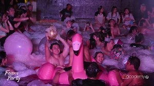 42 reactions | ••• EV FOAM PARTY 2023 ••• EV foam party guarantees some of the most incredible photos you will ever take! Having fun with friends in the middle of the bubbles is an eye-catching experience that can be hard to describe. Amazing party! 﫧 﫧 﫧 #EVAcademy #esl #English #Cebu #Philippines #party #FoamParty | EV Academy | Facebook