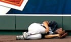 Mariano Rivera tears knee ligament catching a fly ball - video