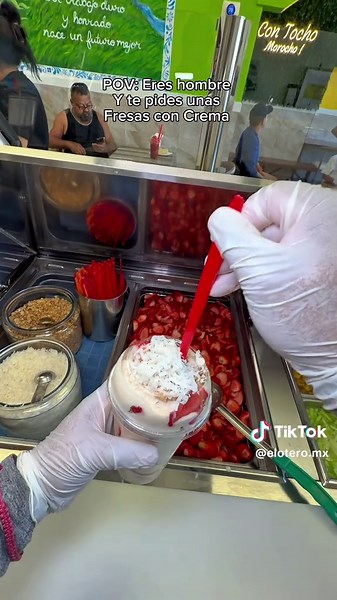 Fresas con crema fáciles para sorprender a un hombre