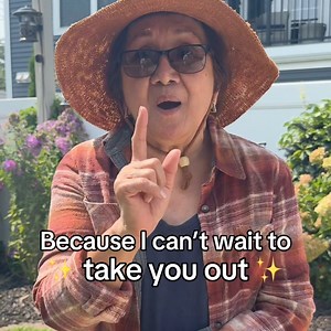 Mama’s got her new secret weapon – the @fiskarsamericas’ 4-Claw Stand-Up Weeder! No bending, no pulling – just smooth, effortless weeding! 🙌 | Fiskars