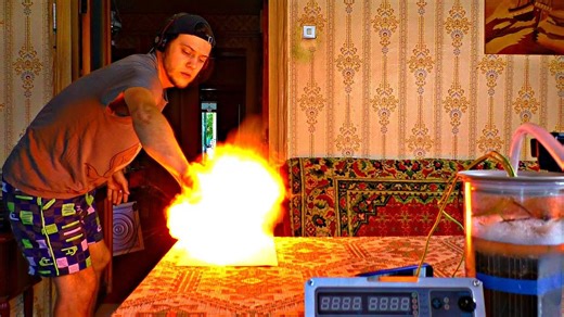 Hydrogen Fuel / How to Make Fuel Out of Water / Homemade Electrolyzer