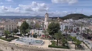 ALBOX | PUEBLOS DE ALMERÍA Albox es un municipio español de la provincia de Almería, en la comunidad autónoma de Andalucía. Está situado en la parte nororiental del Valle del Almanzora y a 120 km de la capital provincia. 🎥 Almería por ti. | Soy de Almería