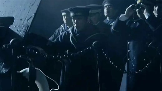 以弱胜强的唯一办法就是突然袭击，俗称偷袭！日本不宣而战，突袭俄太平洋舰队，自沉战舰欲闭塞作战！