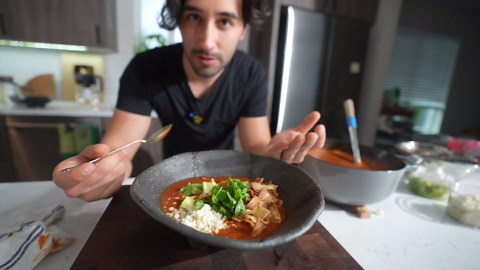 How to make chicken tortilla soup simple and flavorful