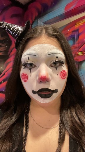 Clown makeup at work😏 i think yes #makeup #creativemakeup #fyp #clownmakeup #halloweenmakeup #halloween