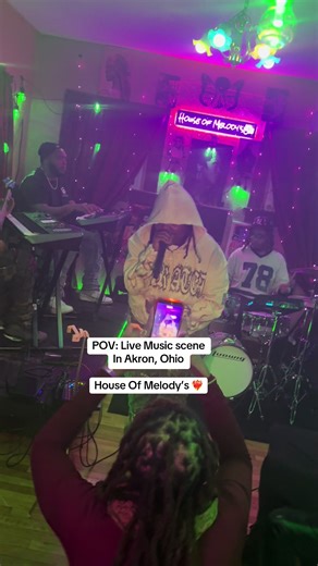 TikTok hating on the best rapper in Akron. (I keep having issues uploading this vid) Anyways My goodness. Please put some respect on @Ebb_from_akron name 🔥 I mean absolutely fire. I’m convinced she the best female rapper in Akron. Oh Well. I’m woke now boo 😂 My bad The dynamic, the way you controlled the band. Yeah I see you boo ❤️‍🔥❤️‍🔥 Next Jam: Friday March 27th 2026 at 9 pm. $10 cover DM: @secretmelodyofakron for 🎟️ In-House Band: @yunk_nation 😮‍💨🔥 #akron #realrap #openmic #jamsessio
