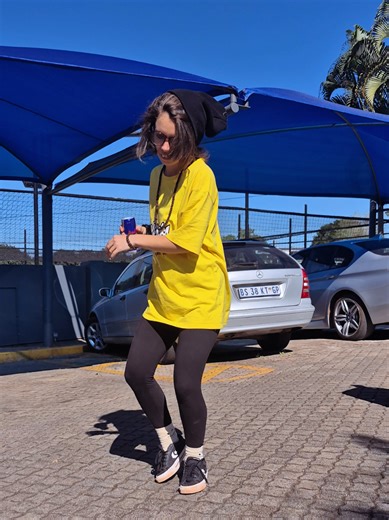 so today we took the big speaker out to the streets as you requested 🔊🔥🙌 more content loading😜 song track : Camino de sol by Antena and Joakim #doyouknowkg #dancinginpublic #freestyle #jamming #vibe