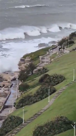 MAR GOLPEA EN MARDEL. #mardelplata #mardel #viento #ciclon #meteorología
