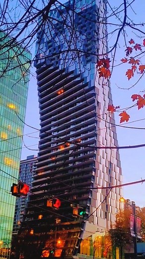 Vancouver, British Columbia, Canada Vancouver is widely considered a beautiful city due to its stunning natural setting between mountains and the Pacific Ocean, its blend of urban and outdoor life, and specific scenic locations like Stanley Park and English Bay. It is frequently ranked among the most beautiful cities in the world, offering a unique combination of a vibrant metropolitan area and breathtaking landscapes. #vancouver #VancouverBC #vancouvercanada #vancouvertravel #vancouverbritishco