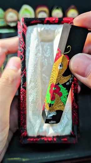 Grinding gold-sheen black ink, creating embossed calligraphy. #TraditionalCulture #Calligraphy #E...
