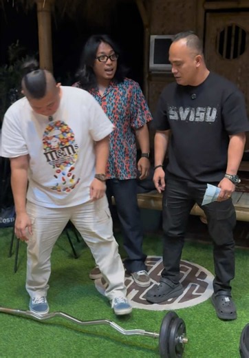 Angkat barbel tapi tetap lurus #pikirkansecaralogika #masterlogika #idealis92