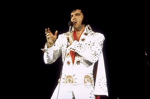 Elvis Fans Left 1 Disastrous Concert 'Shaking Their Heads and Speculating on What Was Wrong With Him'