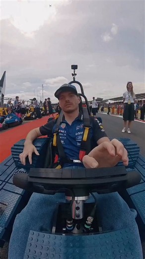 🤡 Max Verstappen, el viernes: "No creo que la carrera de LEGO sea lo que la Fórmula 1 necesita""Somos pilotos de F1, no payasos".Max Verstappen hoy: