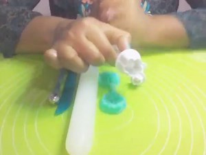 How to make fondant flowers with cutter & mould.