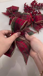 #tutorial #lazos #Navidad #merrychristmas #Christmas #christmastime #christmastree #decor #home #homedecor #parati #diy #viralreelsシ #viralvideo | Cintas y Adornos