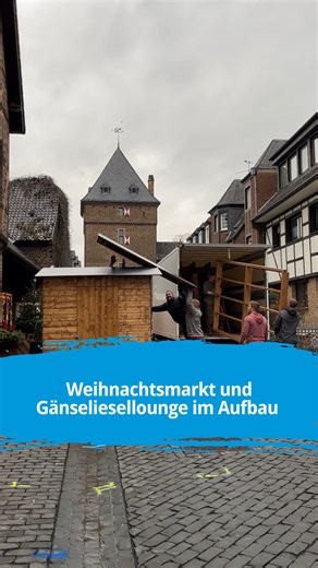 🛍️ Von Freitag bis Sonntag lädt der Weihnachtsmarkt an diesem und am nächsten Wochenende in Monheim Mitte zum vorweihnachtlichen Bummeln ein. Rund 60 Kreativhütten bieten liebevoll gefertigte Geschenkideen, kulinarische Angebote und ein abwechslungsreiches Bühnenprogramm. 🎄 Ab heute, 15 Uhr, wird der Rathausplatz zum gemütlichen Treffpunkt für eine Pause nach dem Einkauf oder Eislaufen in Monheim Mitte. Bis Sonntag, 14. Dezember, warten in Gänseliesels Weihnachtslounge Grillgerichte, süße Spez