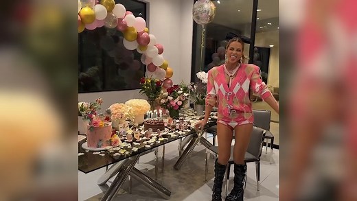 Kate Beckinsale showcases washboard abs in micro bikini in new photos