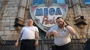 Liebe Party Gemeinde! Heute ist es soweit! Um 12 Uhr startet unsere Saison Opening Streamshow auf Twitch. Unsere Kellner Salva Jamon, Mario Mallorca und Chris der Kellner sind live dabei! Hier geht es zum Stream https://bit.ly/twitchmegapark Unser Gewinnspiel läuft schon, hol dir jetzt das Saison Opening T-Shirt und Gewinne eine tolle Reise zu unserem Opening 2021 für 2 Personen und weitere tolle Geschenke. Hier geht es zum T-Shirt https://bit.ly/megaparktshirt | Megapark Mallorca