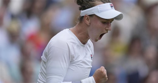 Tennis fans join the epic "Wimbledon queue"