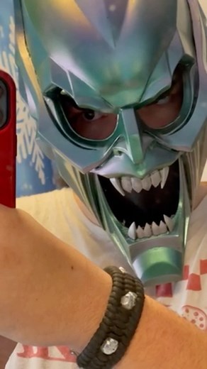 Do3D.com on Instagram: "Motorized Green Goblin V2 eyelids 🤯 finished by @skully_29 , STL/3D print files from @do3d_com. . . . . . #greengoblin #goblin #spidermannowayhome #goblincosplay #greengoblincosplay #greengoblin420uk #goblincosplay #spiderman #samraimi #raimispiderman #cosplay #pumpkinbomb #costume #comiccon #3dprinting #3dprinted #3dprintable #3dprint #3dprints #3dprintedmodels #do3d #droctopus #doctoroctopus #electro #willemdafoe #nowayhome #doctorstrange #nedleeds #spiderverse #multiv