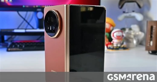 Honor Magic V5 stars in unboxing video, here's what's in the box and how much it weighs