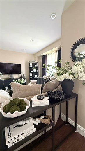 Modern elegant spring styling ideas #springvibes #stylingideas #modern #elegant #shorts