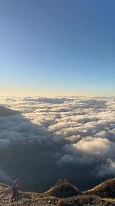 Above the clouds on the mardi himal trail 📍9 days mardi himal base camp trek , book your adventure with us 📥 Dm us for more information. #mardihimaltrek #trekkingnepal #mardihimal #nepaltourism #himalayangatewaytrek | Himalayan Gateway Trek