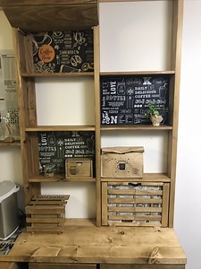 【DIY棚に扉を付ける】2×４材と金具を使って簡単に棚に扉を付ける方法！100均アイテムでおしゃれに作る｜元大工の親方が教えるDIYの楽しみ方！