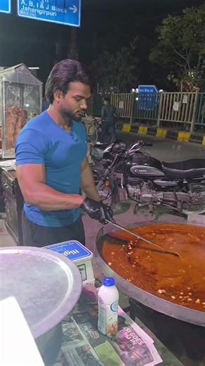 That food traveller (@thatfoodtraveller)’s videos with original sound - That food traveller