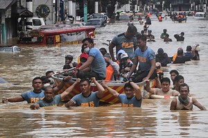 7 killed as Typhoon Vamco triggers worst flooding in years in Philippine capital