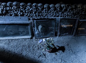 Napoli, migliaia di 'capuzzelle' e scheletri che avverano i desideri: dove si trova il luogo perfetto per Halloween