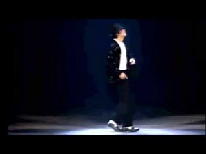 MICHAEL JACKSON DOES THE ROBOT AND THE MOONWALK!!!