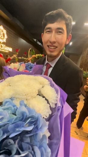 АУТСОРСИНГ• УСЛУГИ РАЗНОРАБОЧИХ•УБОРКА•КЛИНИНГ• on Instagram: "Құшағымыз әрдайым гүлге толып жүрсін 🌸🫶🫶🫶 #клининг_по_всему_казахстану_ray 🇰🇿🇰🇿🇰🇿"