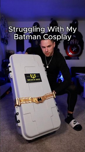 STRUGGLING WITH THE REAL BATMAN COSPLAY #batman #cosplay #unboxing #costume #shorts #dc