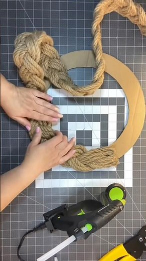 Dollar Tree Rope Wreath Tutorial, How to Make a Rope Wreath #craftingideas #diy #howtomakeawreath