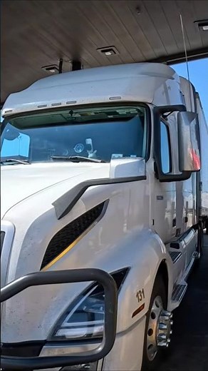 Volvo VNL 760 in Its Full Glory 😮 Clean Big Rig Look #shorts