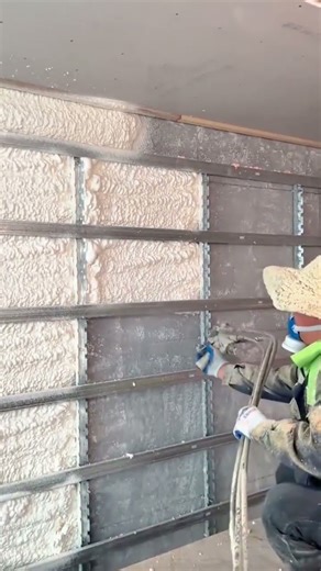 Applying Spray Foam Insulation to Walls for Efficient and Professional Thermal Control