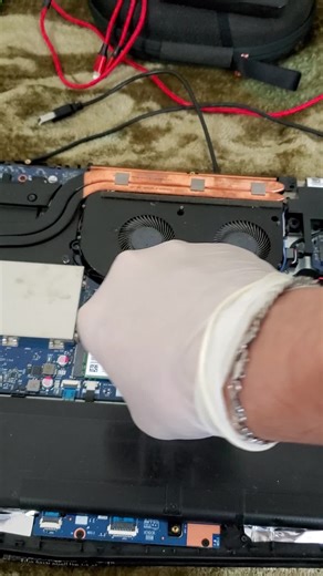 Watch How to install Samsung SSD 870 QVO. on Amazon Live