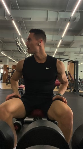 Samuel Hromádko | Online Fitness Coach on Instagram: "Robíš všetkých 5 bodov správne ? Ak si si odpovedal nie, tak vieš že preto môžeš robiť viac ✅ 📨 Pre online coaching mi napíš do správy “start”"