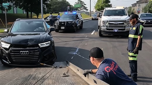 Woman plays games with tow driver - regrets it seconds later