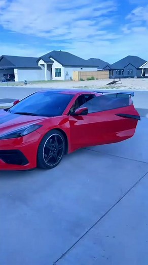 Monthly photoshoots be like…. #realtoroftiktok #runningfashionablylate #listwithlilly #homecharmwtx #permianbasin #imfromtexasbaby #vettelife🏁