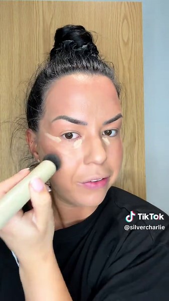 A very tired chatty GRWM as Cabin Crew to operate an early morning flight ✈️ 💙 #cabincrew #grwm #chattygrwm