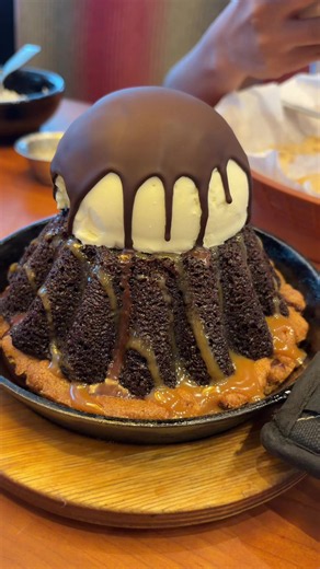 Chili's Chocolava Cookie Philippines review — worth every calorie