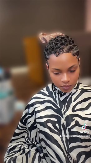 Transform Your Look with a Chic Short Hairstyle