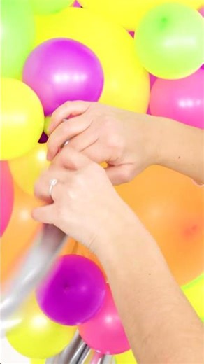 Who knew balloon pearls could be this easy?! #balloondecor #tutorial #howto