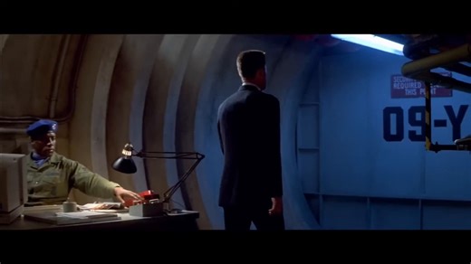 HE KNEW!? 👽🤯In a deleted scene from STARGATE Kurt Russel's character enters a vault containing fossilized alien bodies that look like Egyptian gods.