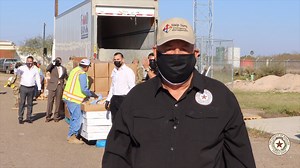Richard Cortez, Hidalgo County Judge and Commissioner Everardo "Ever" Villarreal participated in the Food Bank RGV INC "Pop Up" mobile produce distribution. 🥕🥬🍎🍍 Trough the partnership of the RGV Food Bank and the Texas National Guard distributed 15,577 pounds of fresh produce and nutrious foods to 309 families in Sullivan City. Hidalgo County is thankful for the partnerships that make all this possible! | Hidalgo County, Texas