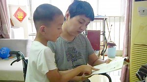 Chinese boy Wu Zongyang had to wake up his mother, who was in a vegetative state, when he was two years old. Now seven years old, Wu takes care of his mom, and is teaching her to speak again.🤗 | CGTN